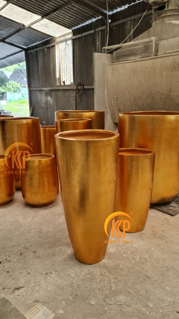 Kim Kỳ Phát fiberglass pot with handmade gold plated surface